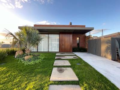 Casa em Condomínio 4 dormitórios para venda, Centro em Xangri-lá | Ref.: 21587